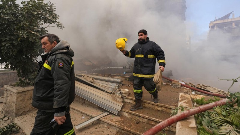 Asap mengepul setelah serangan Israel di pinggiran selatan Beirut, menyusul eskalasi antara Hizbullah dan Israel di tengah konflik AS-Israel dengan Iran, Lebanon, 3 Maret 2026. (REUTERS/Khalil Ashawi)