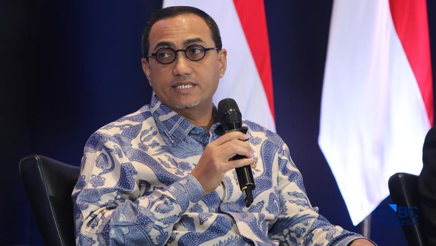 Pjs Kepala Eksekutif Pengawas Pasar Modal, Keuangan Derivatif, dan Bursa Karbon OJK, Hasan Fawzi menyampaikan pemaparan dalam acara Market Outlook 2026 di Bursa Efek Indonesia, Jakarta, Selasa (3/3/2026). (CNBC Indonesia/Faisal Rahman)
