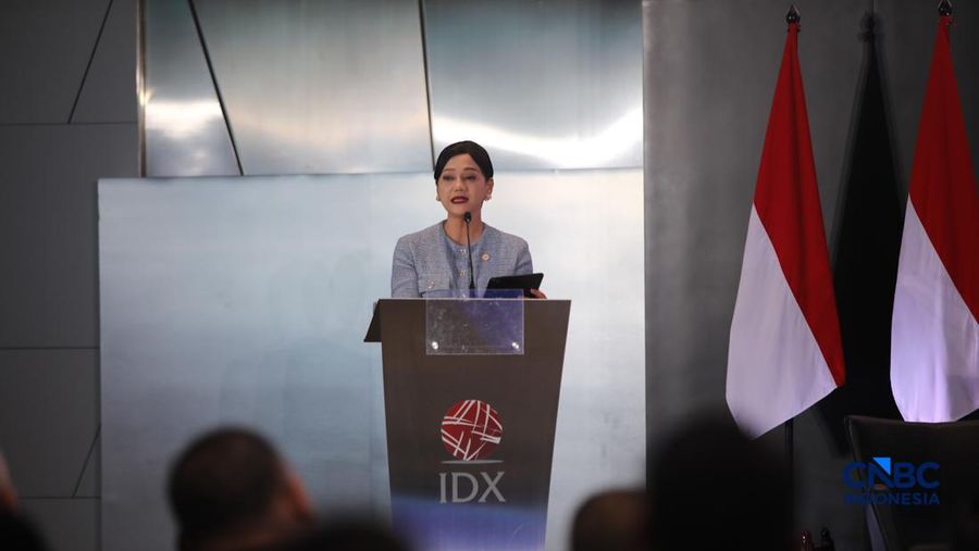 Pjs Ketua Dewan Komisioner OJK, Friderica Widyasari Dewi menyampaikan sambutan dalam acara Market Outlook 2026 di Bursa Efek Indonesia, Jakarta, Selasa (3/3/2026). (CNBC Indonesia/Faisal Rahman)
