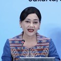 Ketua Dewan Komisioner Otoritas Jasa Keuangan (OJK), Friderica Widyasari Dewi saat menyampaikan pemaparan dalam Konferensi Pers Hasil Rapat Dewan Komisioner Bulanan untuk menyampaikan kebijakan strategis OJK serta perkembangan terkini di sektor jasa