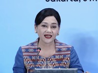 Ketua Dewan Komisioner Otoritas Jasa Keuangan (OJK), Friderica Widyasari Dewi saat menyampaikan pemaparan dalam Konferensi Pers Hasil Rapat Dewan Komisioner Bulanan untuk menyampaikan kebijakan strategis OJK serta perkembangan terkini di sektor jasa