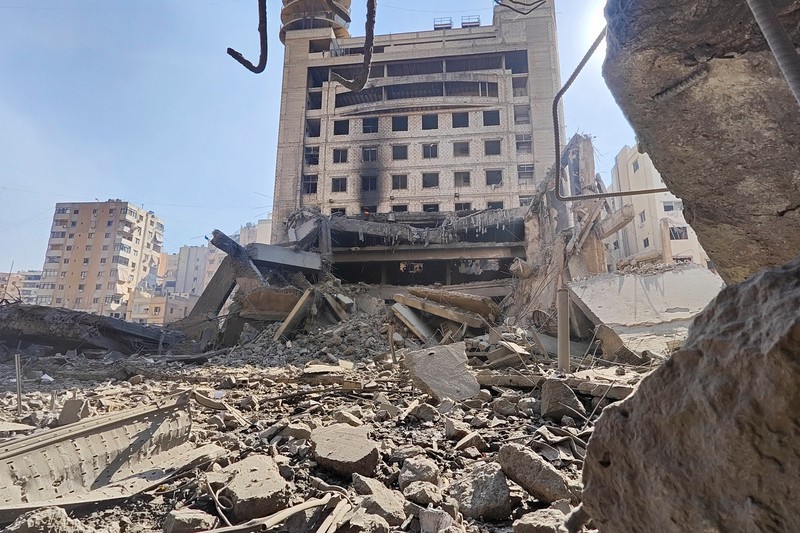 Asap mengepul setelah serangan Israel di pinggiran selatan Beirut, menyusul eskalasi antara Hizbullah dan Israel di tengah konflik AS-Israel dengan Iran, Lebanon, 3 Maret 2026. (REUTERS/Khalil Ashawi)