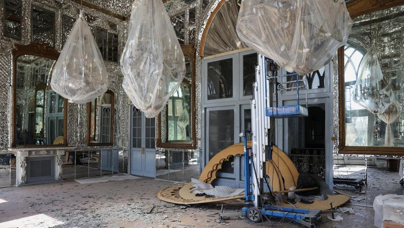 Puing-puing di monumen bersejarah Istana Golestan setelah rusak akibat serangan Israel dan AS, di tengah konflik AS-Israel dengan Iran, di Teheran, Iran, 3 Maret 2026. (Majid Asgaripour/WANA (West Asia News Agency) via REUTERS)