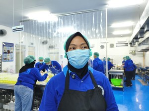 Senangnya Warga Kerja di SPPG Polri Palmerah, Anak Ikut Jadi Penerima Manfaat