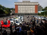 Pamer Harta Raja Scam Dunia, 33 Mobil Mewah Berderet