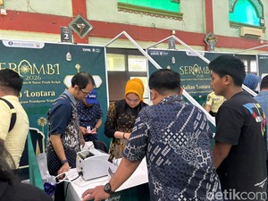 Warga Parepare Mulai Padati Loket Penukaran Uang Baru untuk Persiapan Lebaran