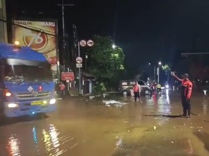 Jalur Pantura Kota Pasuruan Banjir Lagi, Kendaraan Kembali Dialihkan
