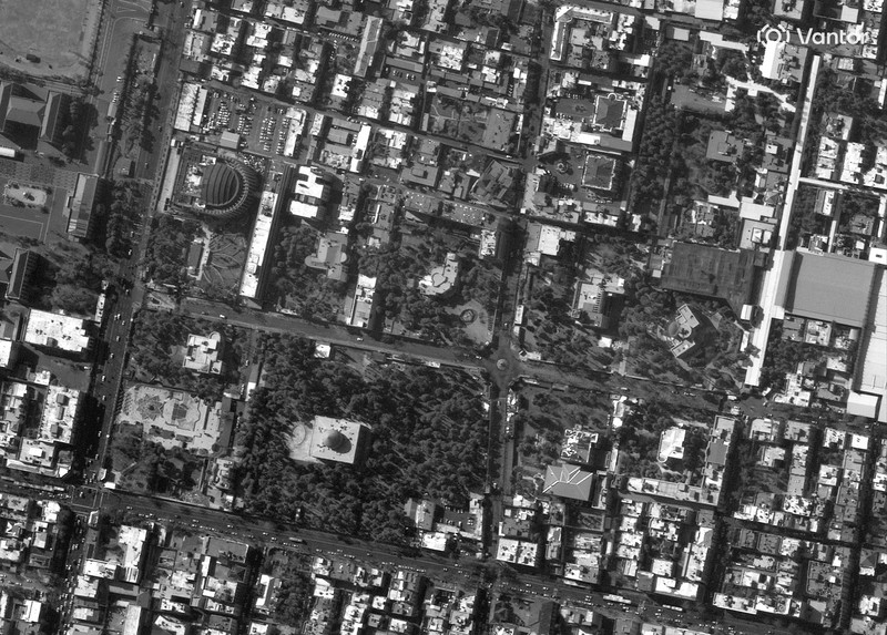 Citra satelit dari kompleks kediaman yang hancur milik Pemimpin Tertinggi Ayatollah Ali Khamenei di Teheran, Iran, 1 Maret 2026. (Vantor/Handout via REUTERS)