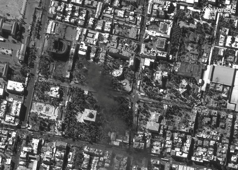 Citra satelit dari kompleks kediaman yang hancur milik Pemimpin Tertinggi Ayatollah Ali Khamenei di Teheran, Iran, 1 Maret 2026. (Vantor/Handout via REUTERS)