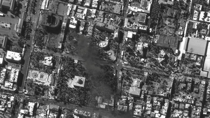 Citra satelit dari kompleks kediaman yang hancur milik Pemimpin Tertinggi Ayatollah Ali Khamenei di Teheran, Iran, 1 Maret 2026. (Vantor/Handout via REUTERS)