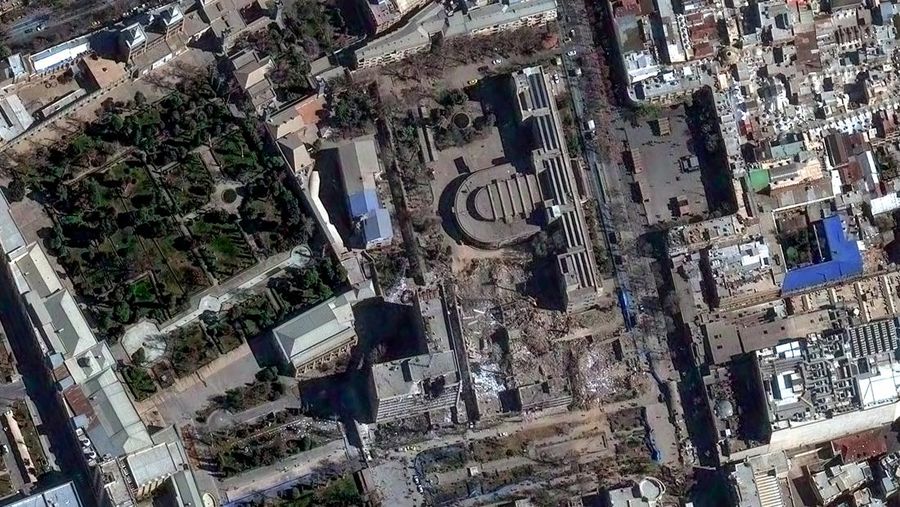 Citra satelit dari kompleks kediaman yang hancur milik Pemimpin Tertinggi Ayatollah Ali Khamenei di Teheran, Iran, 1 Maret 2026. (Vantor/Handout via REUTERS)