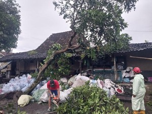 Belasan Rumah di Sleman Rusak Diterjang Hujan Angin