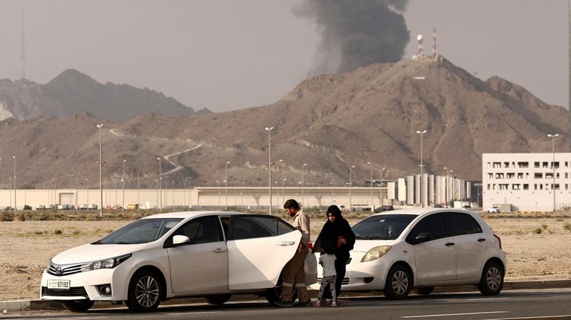 Smoke rises in the Fujairah oil industry zone following a fire caused by debris after interception of a drone by air defenses, according to the Fujairah media office, amid the U.S.-Israel conflict with Iran, in Fujairah, United Arab Emirates, March 3, 2026. REUTERS/Amr Alfiky