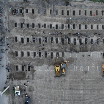 Potret Kuburan Massal 160 Korban Serangan AS-Israel di SD Iran