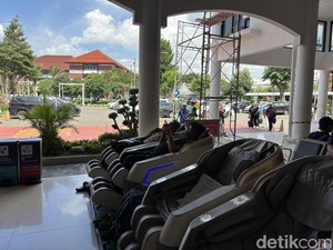 6 Fakta Pilu Penjaga Kursi Pijat Stasiun Gubeng Difitnah Curi Gelang Emas