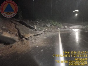 Tebing 15 Meter Longsor, Jalur Gunungkidul-Klaten Via Clongop Tutup Total
