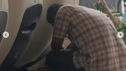 Tangis Penjaga Kursi Pijat Stasiun Gubeng Difitnah Curi Gelang Emas