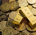 Penyebab harga emas naik saat isu perang. Kebijakan Bank Sentral meningkatkan cadangan emas/Foto: freepik.com/wirestock