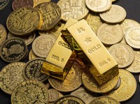 Penyebab harga emas naik saat isu perang. Kebijakan Bank Sentral meningkatkan cadangan emas/Foto: freepik.com/wirestock