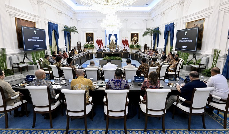 Presiden Prabowo Subianto menggelar silaturahmi dan diskusi bersama sejumlah mantan Presiden hingga Ketua Umum Parpol di Istana Merdeka, Jakarta, Selasa malam (3/3/2026). (Instagram/Prabowo)