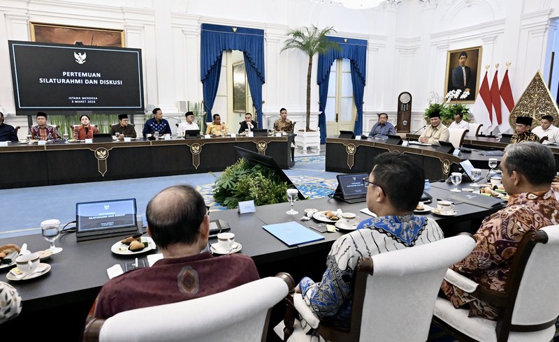 Presiden Prabowo Subianto menggelar silaturahmi dan diskusi bersama sejumlah mantan Presiden hingga Ketua Umum Parpol di Istana Merdeka, Jakarta, Selasa malam (3/3/2026). (Instagram/Prabowo)