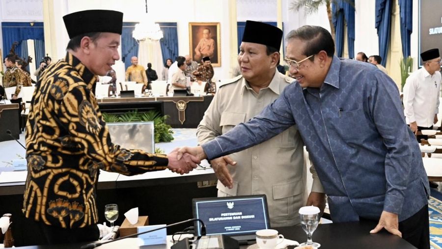 Presiden Prabowo Subianto menggelar silaturahmi dan diskusi bersama sejumlah mantan Presiden hingga Ketua Umum Parpol di Istana Merdeka, Jakarta, Selasa malam (3/3/2026). (Instagram/Prabowo)