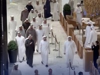 Gaya Raja-Raja Arab 'Turun' Ngemall, Tenangkan Warga di Tengah Perang