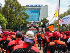 Video: Massa Buruh Tolak Pikap India Penuhi Halaman Kemnaker