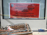 Izin Tak Lengkap, Pemkot Jaksel Segel Lapangan Padel di Permukiman Ini