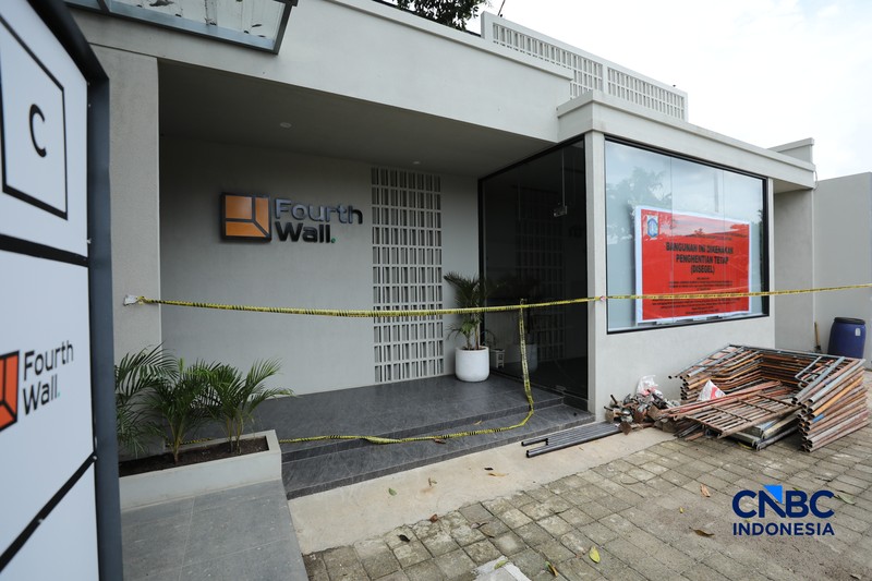Suasana  lapangan padel Fourthwall Padel di Jalan Haji Nawi Raya, Cilandak, Jakarta disegel oleh Pemkot Jaksel, Rabu (4/3/2026). (CNBC Indonesia/Tri Susilo)