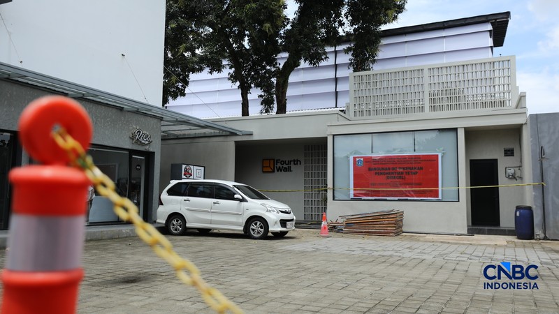 Suasana  lapangan padel Fourthwall Padel di Jalan Haji Nawi Raya, Cilandak, Jakarta disegel oleh Pemkot Jaksel, Rabu (4/3/2026). (CNBC Indonesia/Tri Susilo)