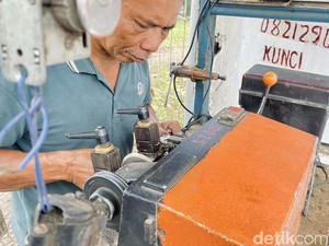 Cerita Ujang Ahli Kunci Masuk Ruang Paling Privat Pejabat Bandung