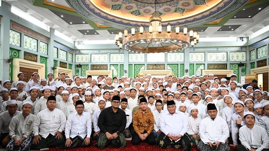 Wakil Presiden (Wapres) Gibran Rakabuming mengunjungi Pesantren Al Hamid di Cilangkap, Cipayung, Jakarta Timur, Selasa (03/03/2026), dalam rangkaian Safari Ramadan. (Foto Setwapres RI)