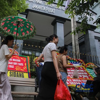 Pengadilan Tipikor Mendadak Banjir Karangan Bunga, Ada Apa?