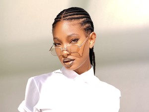Tampil Futuristik, Riasan Willow Smith Disebut Seperti Tren Makeup Tahun 3000