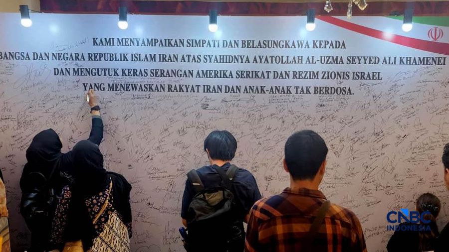 Acara doa bersama dan penandatanganan petisi solidaritas menanggapi serangan Amerika Serikat dan Israel ke Iran di kediaman Duta Besar Republik Islam Iran di Jakarta, Kamis (5/3/2026). (CNBC indonesia/Tommy Patrio Sorongan)