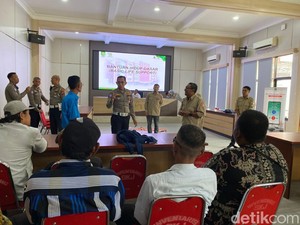 Cegah Laka, Relawan Penjaga Perlintasan KA di Lamongan Dapat Pelatihan
