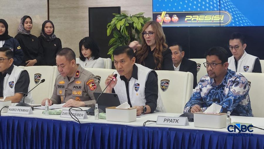 Direktorat Tindak Pidana Siber Bareskrim Polri menyerahkan aset hasil tindak pidana perjudian online senilai Rp58,18 miliar kepada Kejaksaan Agung RI Jakarta, Kamis (5/3/2026). (CNBC Indonesia/Intan Rakhmayanti)