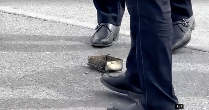 Asap mengepul setelah ledakan drone di bandara Nakhchivan, Azerbaijan, dalam tangkapan layar yang diperoleh dari video media sosial yang dirilis pada 5 Maret 2026. Media Sosial/via REUTERS