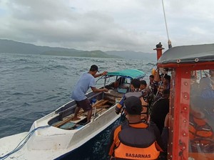 Video: Momen Evakuasi 4 Nelayan Terombang-ambing di Perairan Labuan Bajo