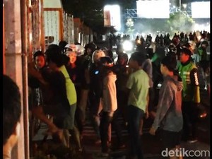 Demo di Jalan Pettarani Makassar Berakhir Rusuh, Lalin Kembali Macet