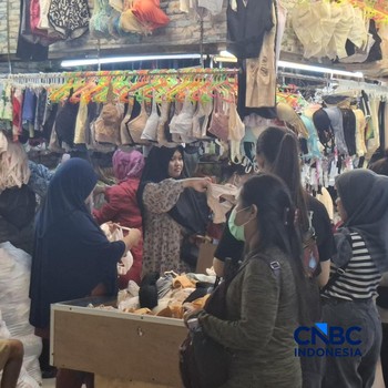 Pengunjung Pasar Senen Meledak di Kios Bra & Celana Dalam Bekas Impor