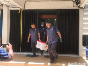 Geledah Kantor Koperasi BLN Salatiga, Polisi Angkut 1 Boks Barang Bukti