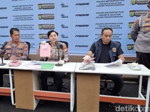 Pelaku Tempel Stiker QR Code Judol di Jaksel Dapat Upah Rp 100 Ribu/Tempat