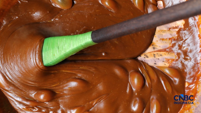 Produksi Pondok Dodol Sari Rasa Ibu Yuyun di Jalan Damai Baru, Pejaten Timur, Pasar Minggu, Jakarta, Rabu (4/3/2026). (CNBC Indonesia/Tri Susilo)