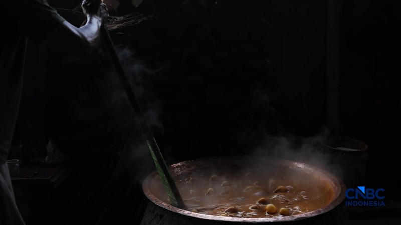 Produksi Pondok Dodol Sari Rasa Ibu Yuyun di Jalan Damai Baru, Pejaten Timur, Pasar Minggu, Jakarta, Rabu (4/3/2026). (CNBC Indonesia/Tri Susilo)