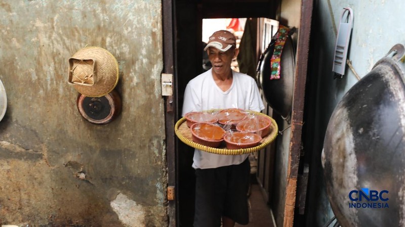 Produksi Pondok Dodol Sari Rasa Ibu Yuyun di Jalan Damai Baru, Pejaten Timur, Pasar Minggu, Jakarta, Rabu (4/3/2026). (CNBC Indonesia/Tri Susilo)