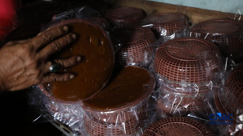 Produksi Pondok Dodol Sari Rasa Ibu Yuyun di Jalan Damai Baru, Pejaten Timur, Pasar Minggu, Jakarta, Rabu (4/3/2026). (CNBC Indonesia/Tri Susilo)