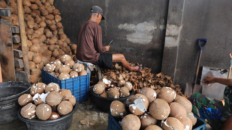 Produksi Pondok Dodol Sari Rasa Ibu Yuyun di Jalan Damai Baru, Pejaten Timur, Pasar Minggu, Jakarta, Rabu (4/3/2026). (CNBC Indonesia/Tri Susilo)