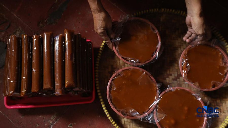 Produksi Pondok Dodol Sari Rasa Ibu Yuyun di Jalan Damai Baru, Pejaten Timur, Pasar Minggu, Jakarta, Rabu (4/3/2026). (CNBC Indonesia/Tri Susilo)